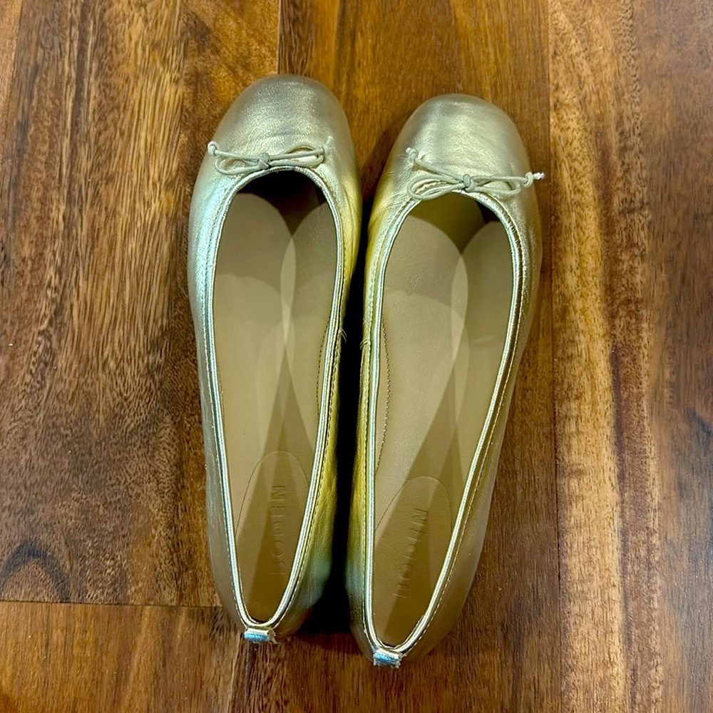 New without box size 42 (11) gold leather ballet flat by Boden